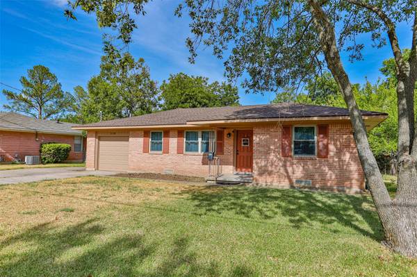 1108 Magnolia Street, Gainesville, TX 76240