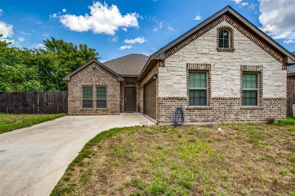 112 Ryburn Street, Waxahachie, TX 75165