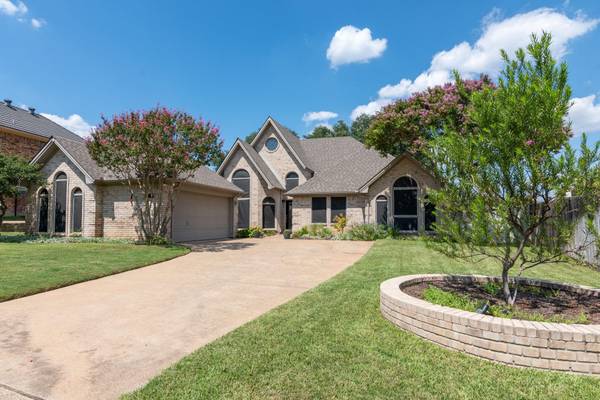 628 Ashley Drive, Hurst, TX 76054