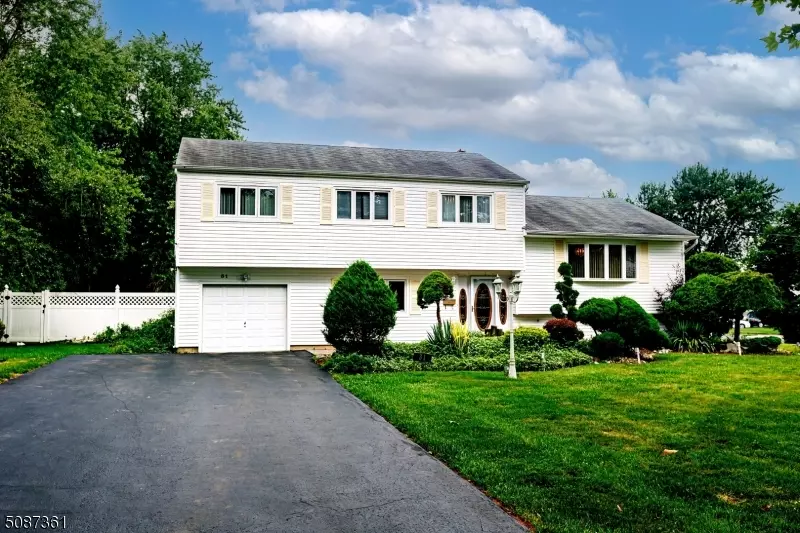 31 Cornell Pl, Manalapan Twp., NJ 07726