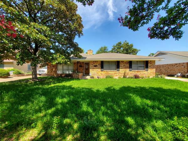 2813 Linden Lea, Irving, TX 75061