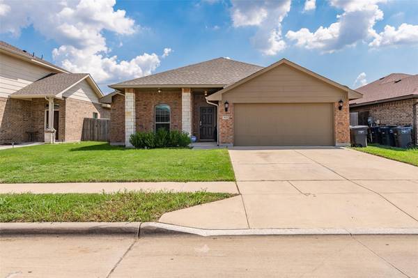 9113 Curacao Drive, Fort Worth, TX 76123