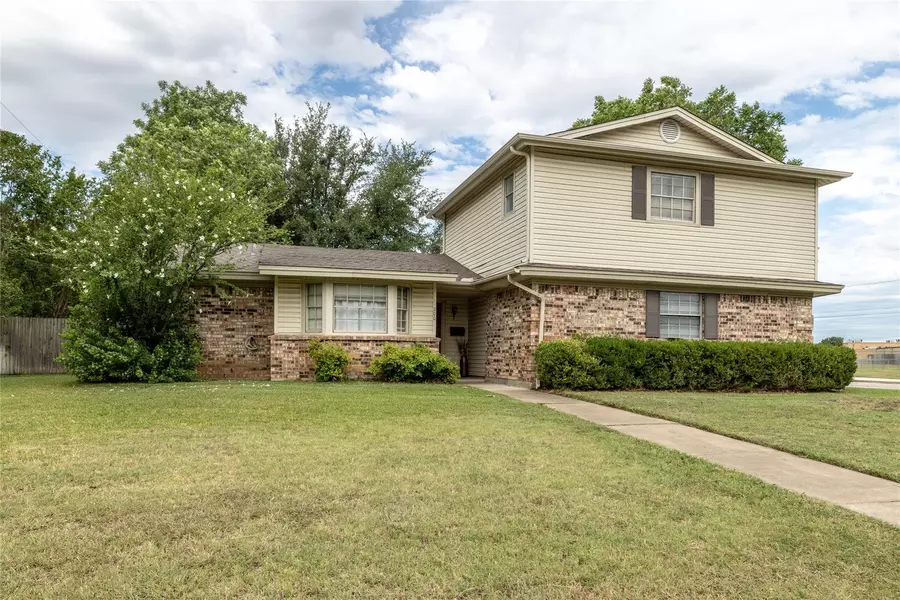 200 Stefanie Street, Burleson, TX 76028