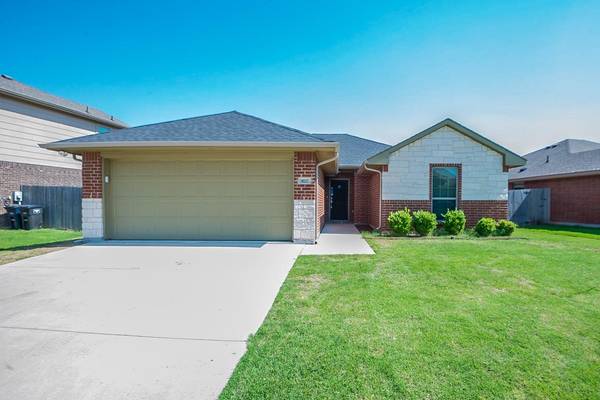 9037 Curacao Drive, Fort Worth, TX 76123