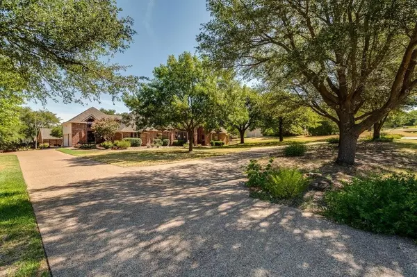 2825 Bent Oaks Drive, Burleson, TX 76028