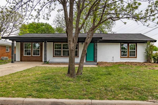 3200 Fairview Street, Fort Worth, TX 76111