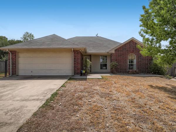 908 Herby Del Trail, Azle, TX 76020