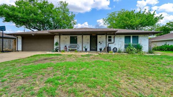 1008 Barbara Ann Drive, Hurst, TX 76053