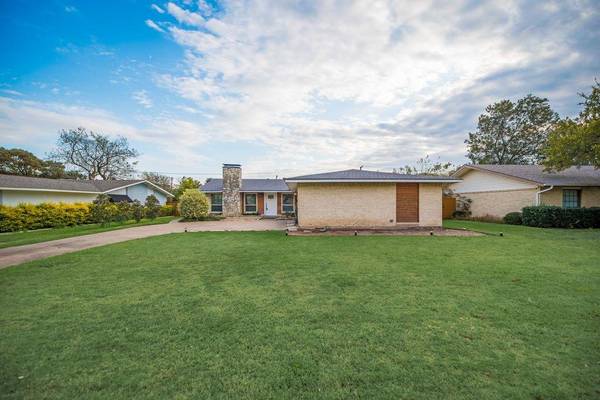 907 Wedgewood Way, Richardson, TX 75080