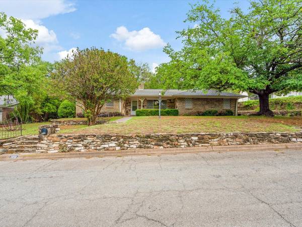 1213 S Mill Street, Weatherford, TX 76086