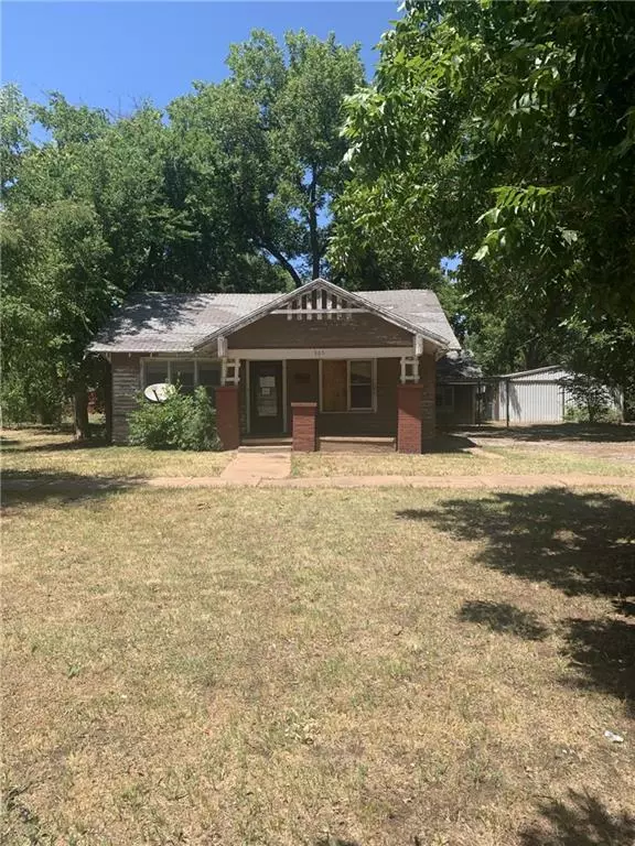 305 E Texas Street, Walters, OK 73572