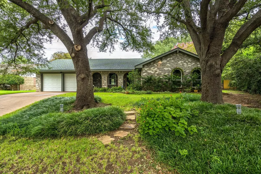 2809 Lakeshore Drive, Arlington, TX 76013