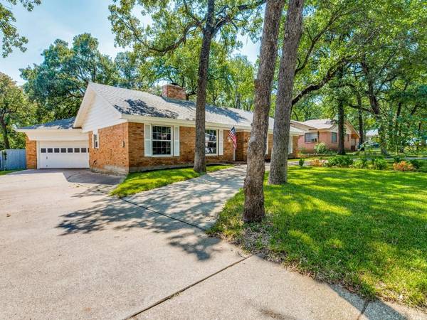 817 W Cheryl Avenue, Hurst, TX 76053