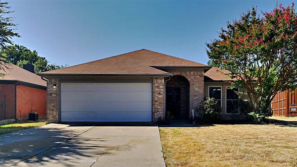 641 Woodacre Drive, Grand Prairie, TX 75052