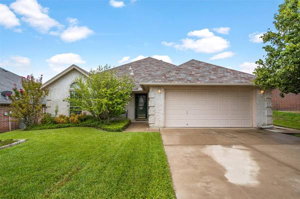 6901 Cheatham Drive, Watauga, TX 76148