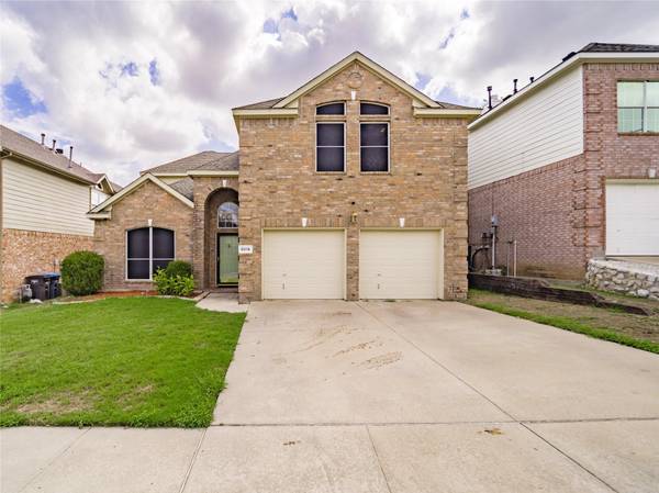 5016 Coral Creek Drive, Fort Worth, TX 76135