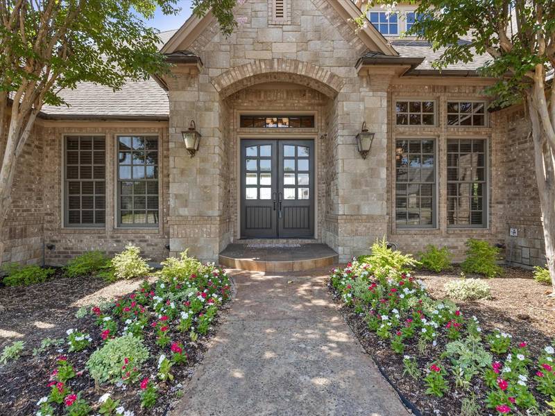 1210 Falcon Ridge Drive, Kennedale, TX 76060