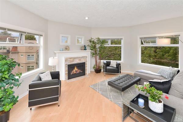 Esquimalt, BC V9A 7L7,1083 Tillicum Rd #306