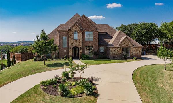 724 Flamingo Circle,  Burleson,  TX 76028