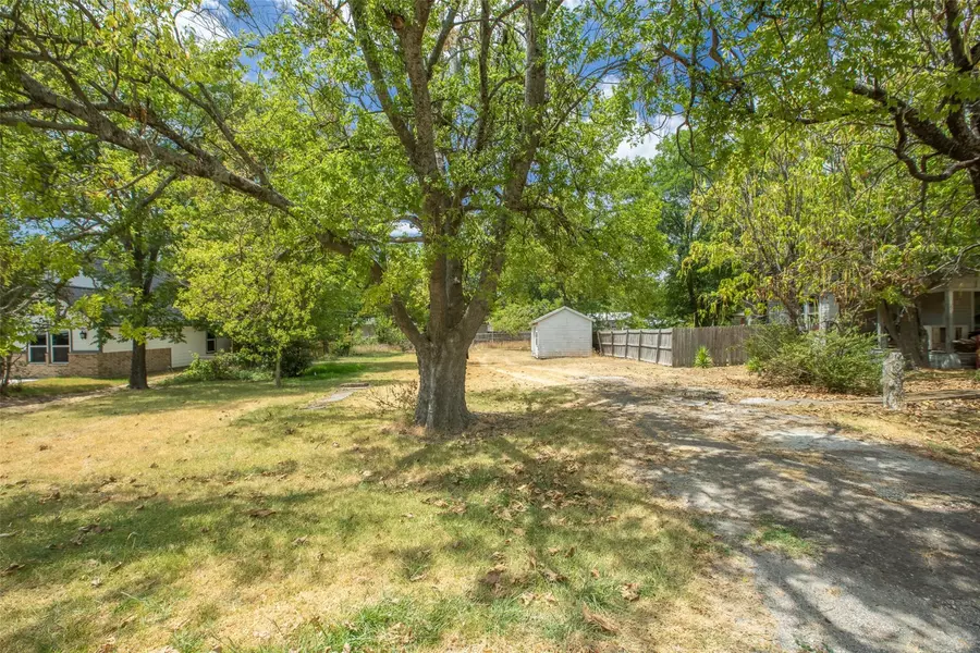 109 N 3rd Street, Celeste, TX 75423