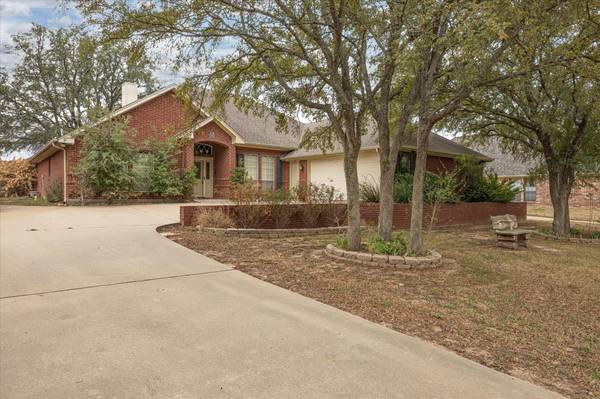 205 Aqua Vista Drive, Granbury, TX 76049