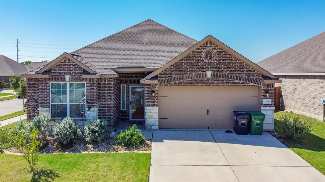 2528 Summer Trail Drive, Denton, TX 76209