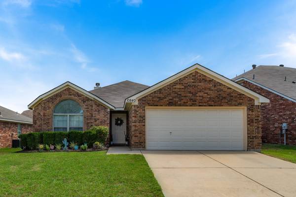 10840 Middleglen Road, Fort Worth, TX 76052