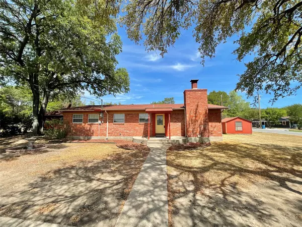 1301 W Seneca Court, Granbury, TX 76048