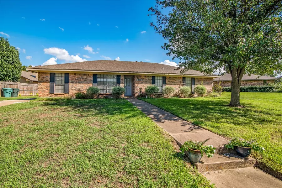 2209 Oak Creek Drive, Sherman, TX 75092