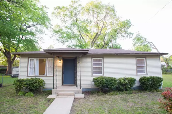 913 Walkway Street, Dallas, TX 75212