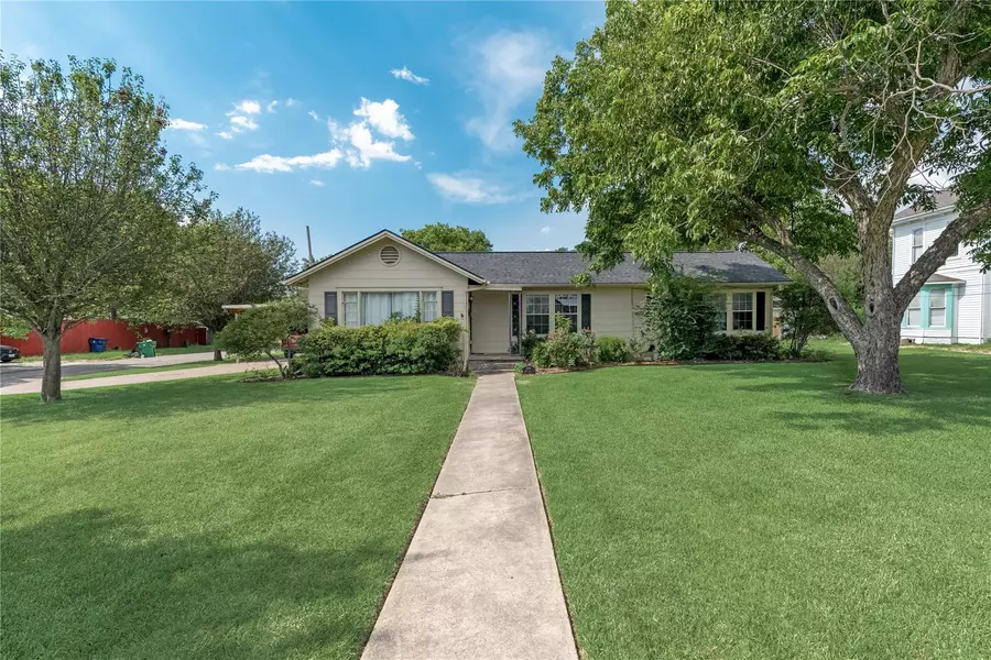 2208 Park Street, Greenville, TX 75401