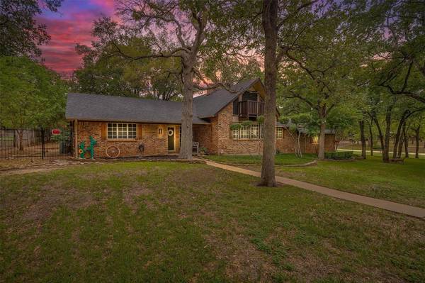 2060 Mary Ann Lane, Burleson, TX 76028