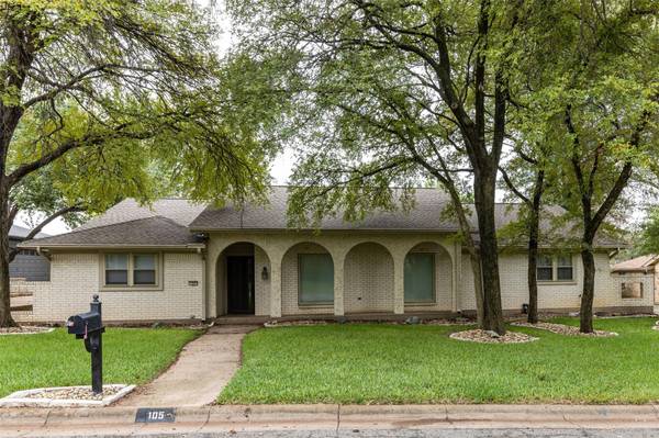 105 Oak Forest Trail, Euless, TX 76039