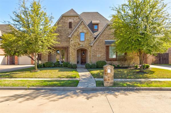 8012 Oak Knoll Drive, North Richland Hills, TX 76182