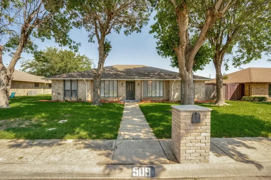 509 Davis Drive, Desoto, TX 75115