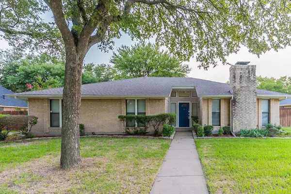 2102 Pleasant Drive, Ennis, TX 75119