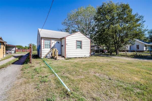 209 E Madison Street, Hillsboro, TX 76645