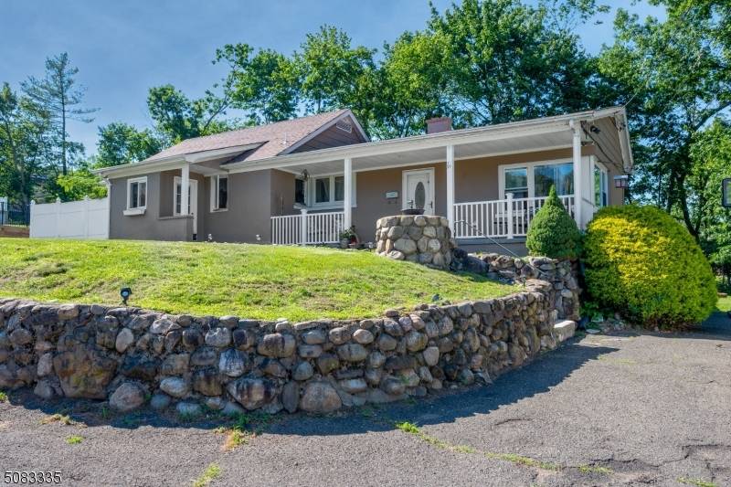 North Haledon Boro, NJ 07508,37 Overlook Avenue