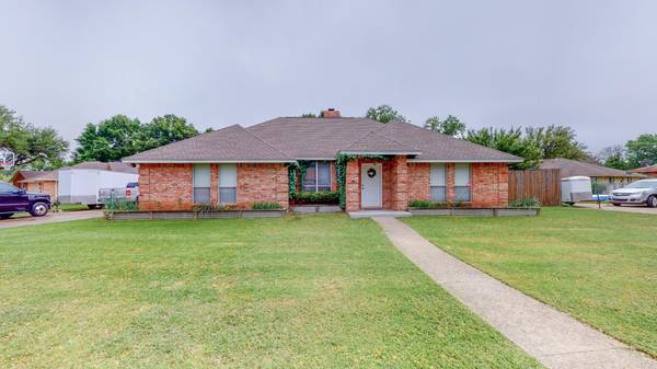 202 Tanglewood Lane, Waxahachie, TX 75165