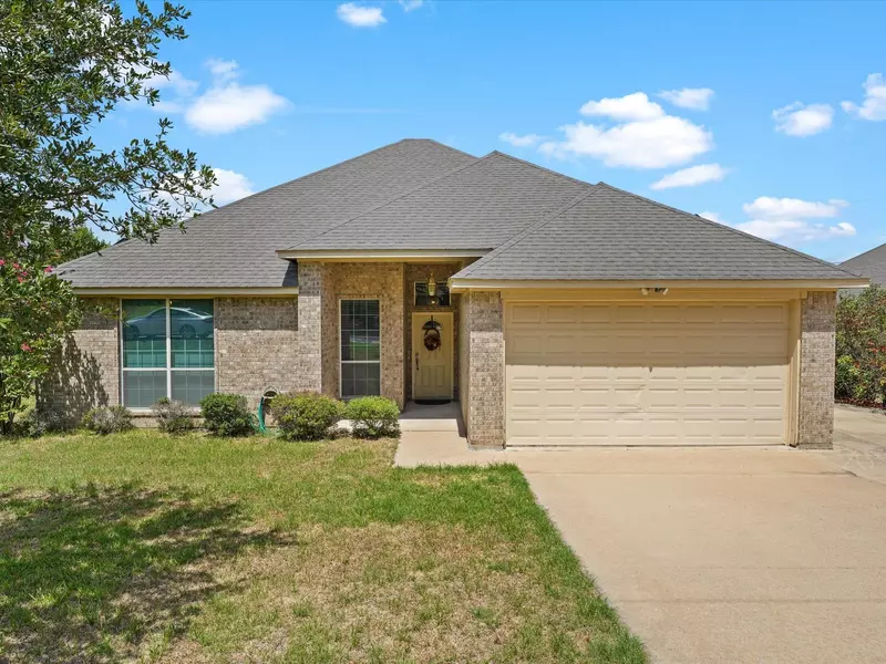 708 Wood Lane, Azle, TX 76020