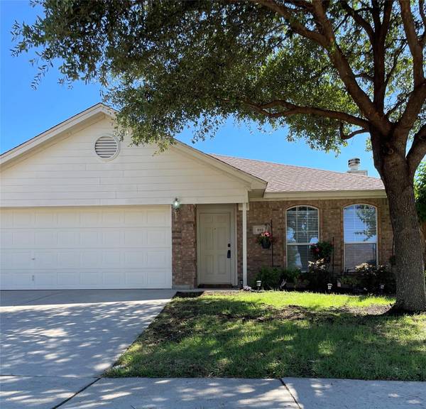 933 Rio Bravo Drive, Fort Worth, TX 76052