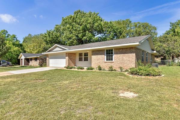 1012 S Idlewild Drive, Sherman, TX 75090