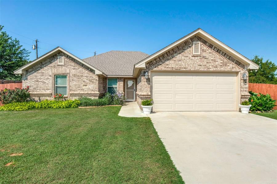 308 Brookfield Drive, Boyd, TX 76023