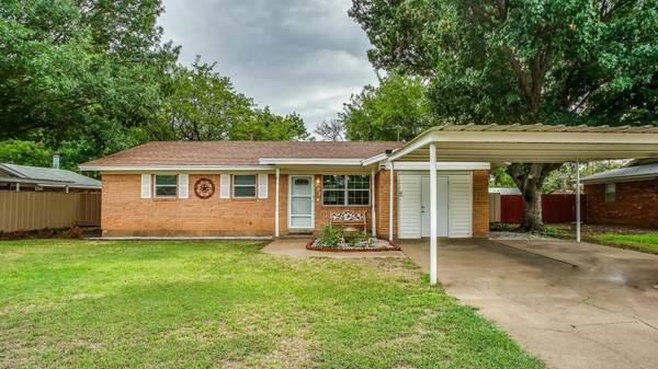 907 W Howard Street, Olney, TX 76374