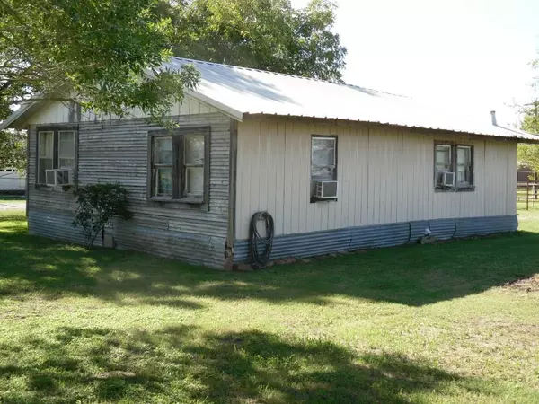 Mount Calm, TX 76673,102 N Schoolhouse E