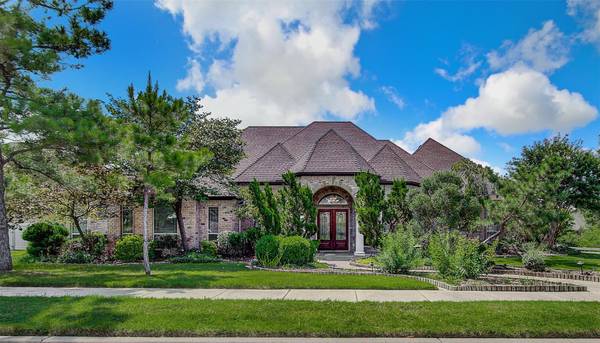 524 Oak Leaf Drive, Kennedale, TX 76060