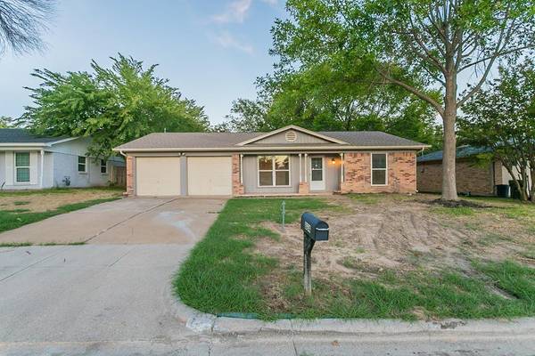 824 Madrid Street, Hurst, TX 76053