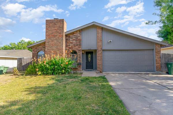 1208 Cedar Hill Lane, Arlington, TX 76014