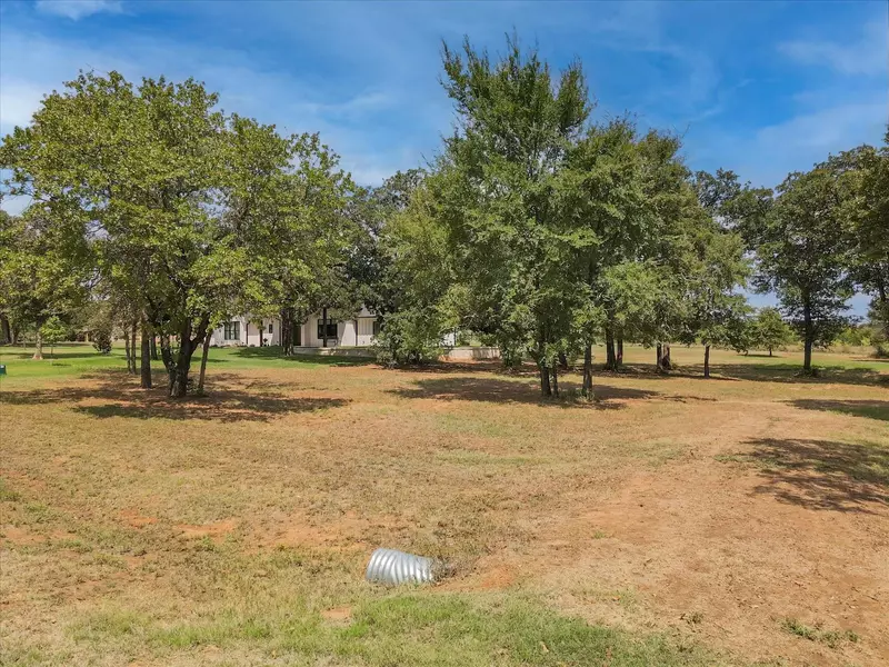 134 Knotted Oaks Court, Valley View, TX 76272