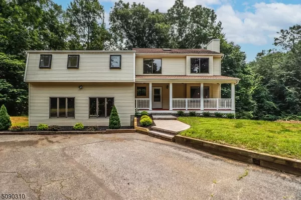 25 Blueberry Hl, Glen Gardner Boro, NJ 08826